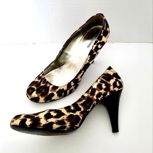 ⭐️ Leopard Print satin mid heel round toe pump size 8.5⭐️Final Price Drop